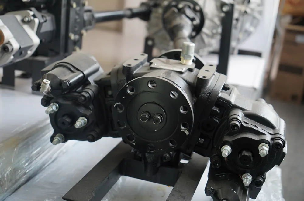 Dual-output Split Shaft PTO with two outputs for up to four UNI-pattern hydraulic pumps