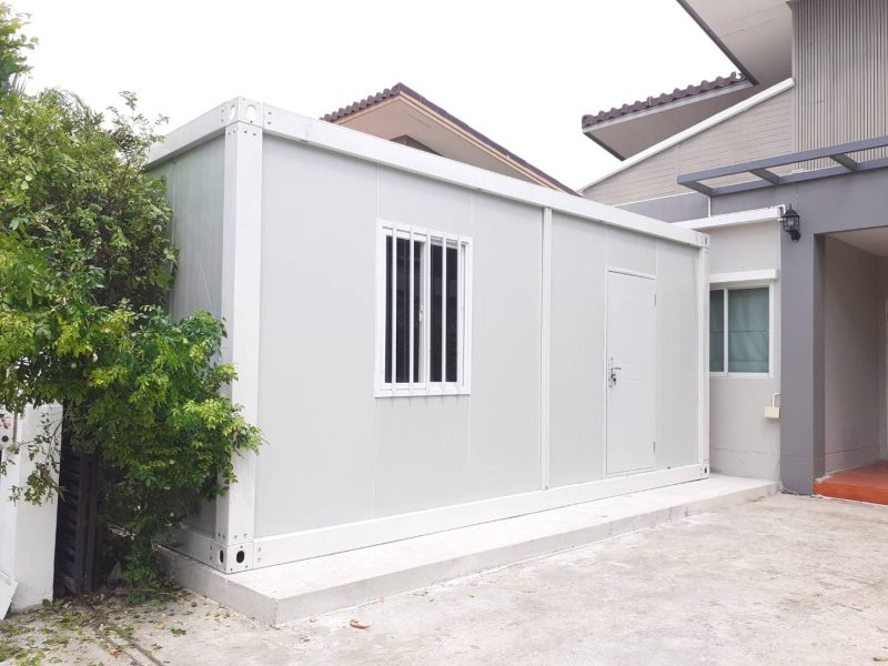 Single-story container unit with covered veranda