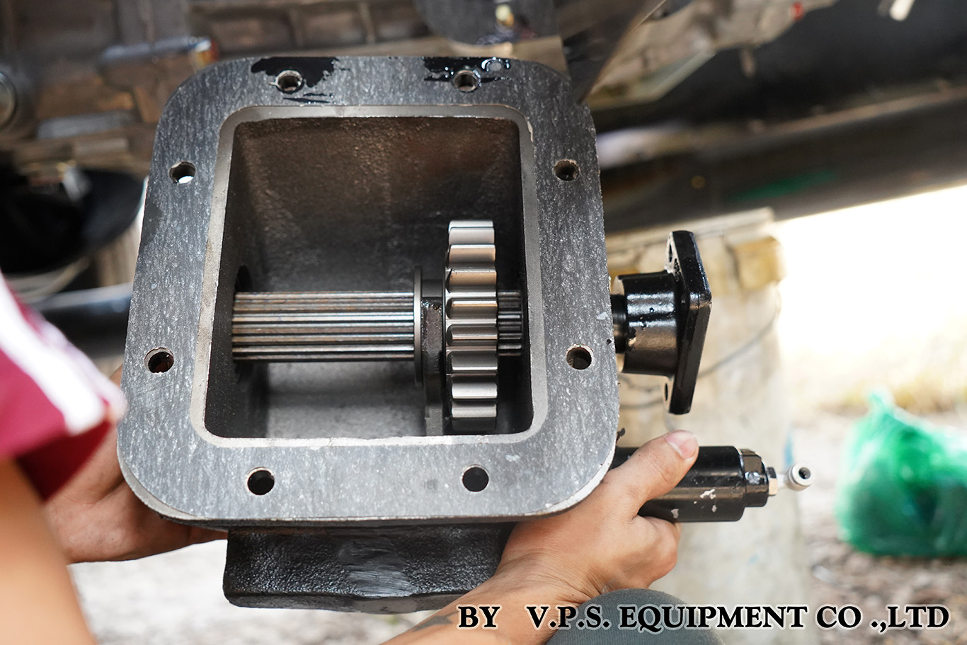 Power Take-Off unit mounted on a truck transmission